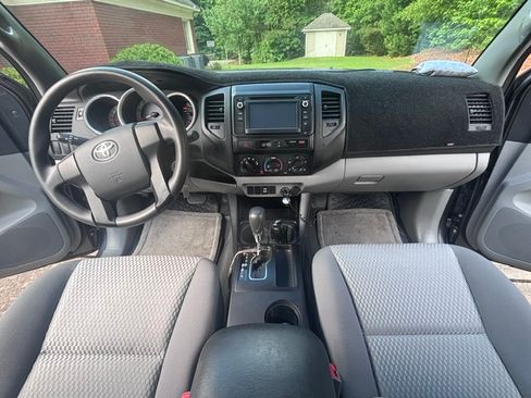 Used 2014 Toyota Tacoma PreRunner RWD image 1