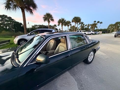 Used 2001 Jaguar XJ8 RWD image 15