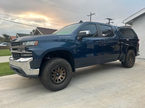 Used 2019 Chevrolet Silverado 1500 LT w/ All-Star Edition image 2