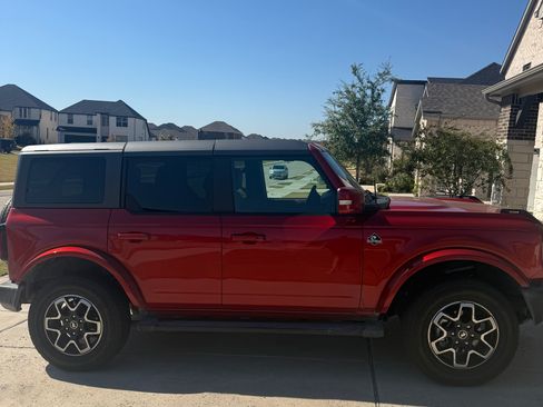 Used 2024 Ford Bronco Outer Banks image 1