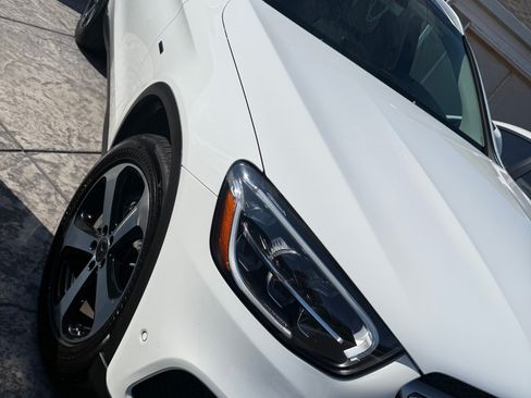 Used 2020 Mercedes-Benz GLC 350e 4MATIC image 2