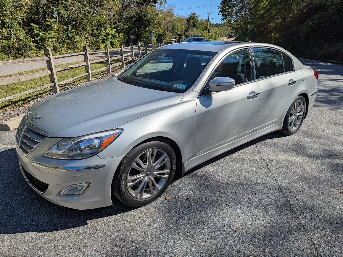 Used 2013 Hyundai Genesis 3.8 w/ Premium Pkg RWD image 1