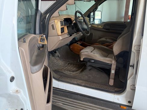 Used 1999 Ford F550 176 WB image 14