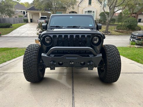 Used 2021 Jeep Gladiator Sport image 2