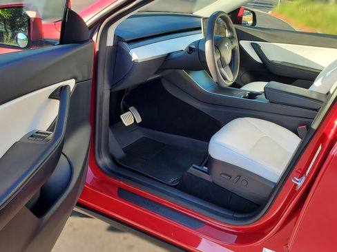 Used 2020 Tesla Model Y Performance image 16