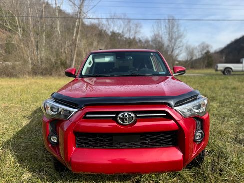 Used 2022 Toyota 4Runner SR5 image 5