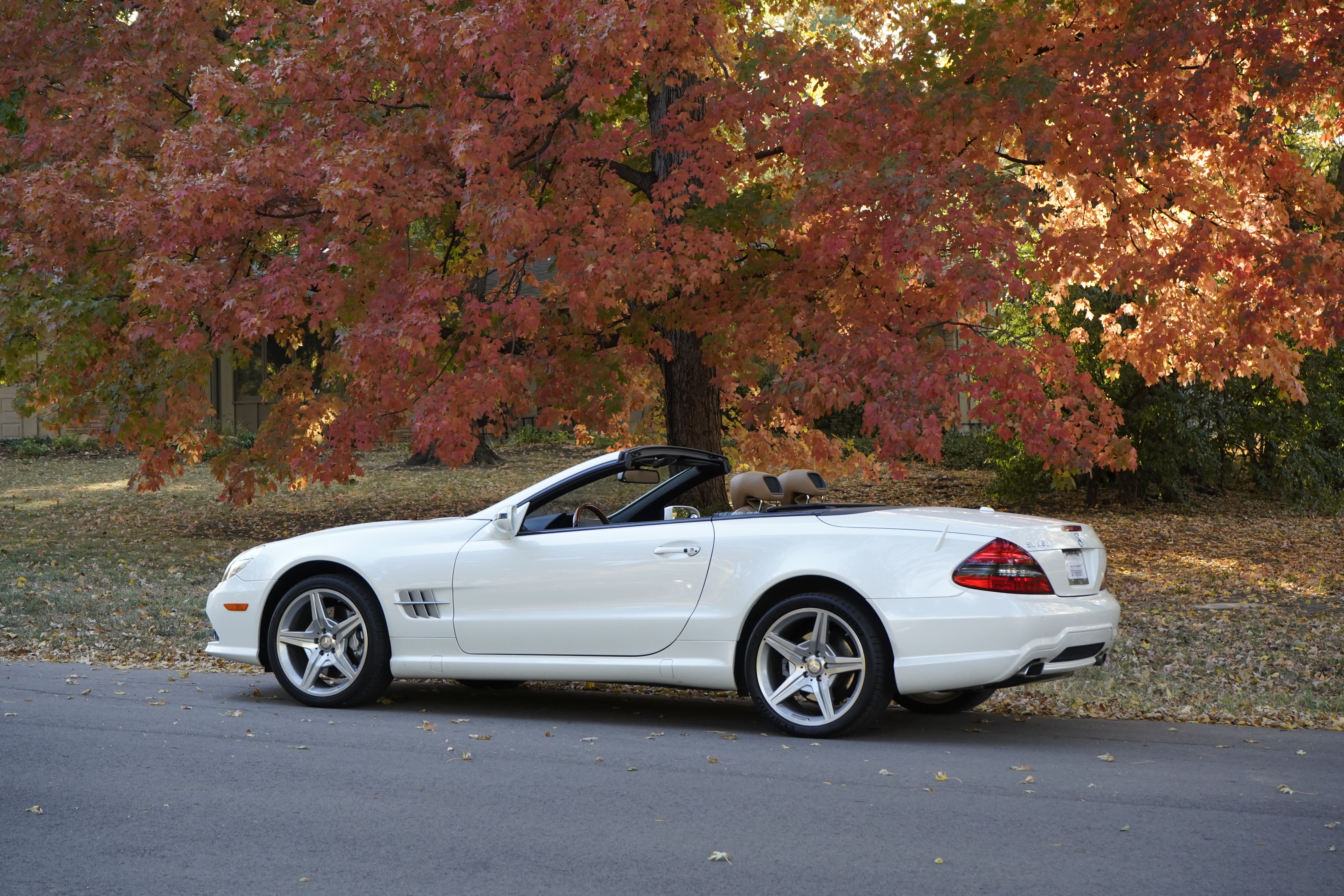 Used 2011 Mercedes-Benz SL 550 image 8