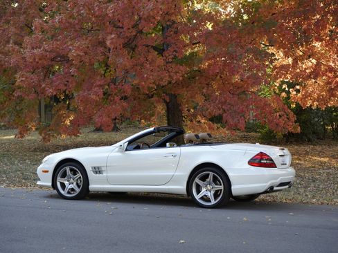 Used 2011 Mercedes-Benz SL 550 image 8