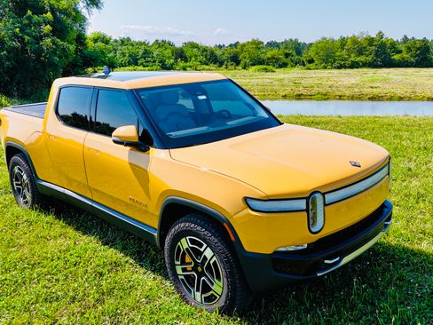 Used 2022 Rivian R1T Launch Edition AWD/4WD image 1