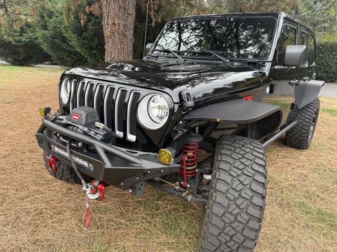 Used 2022 Jeep Wrangler Unlimited Sahara w/ Cold Weather Group image 8