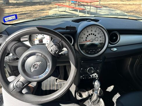 Used 2011 MINI Cooper Hardtop image 11