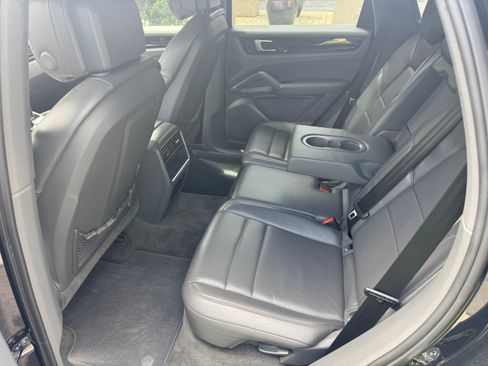 Used 2019 Porsche Cayenne image 5