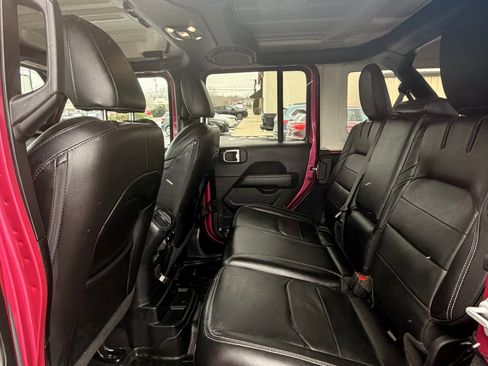 Used 2022 Jeep Wrangler Unlimited Sahara image 6