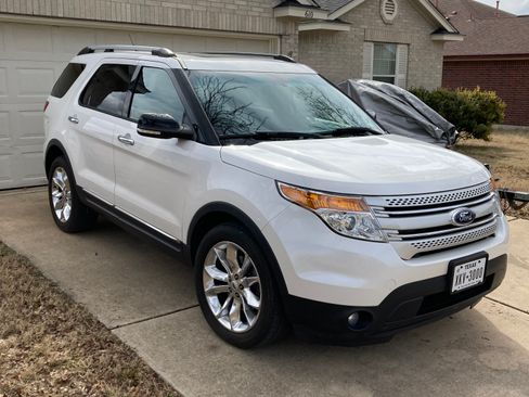 Used 2014 Ford Explorer XLT w/ Equipment Group 202A image 1