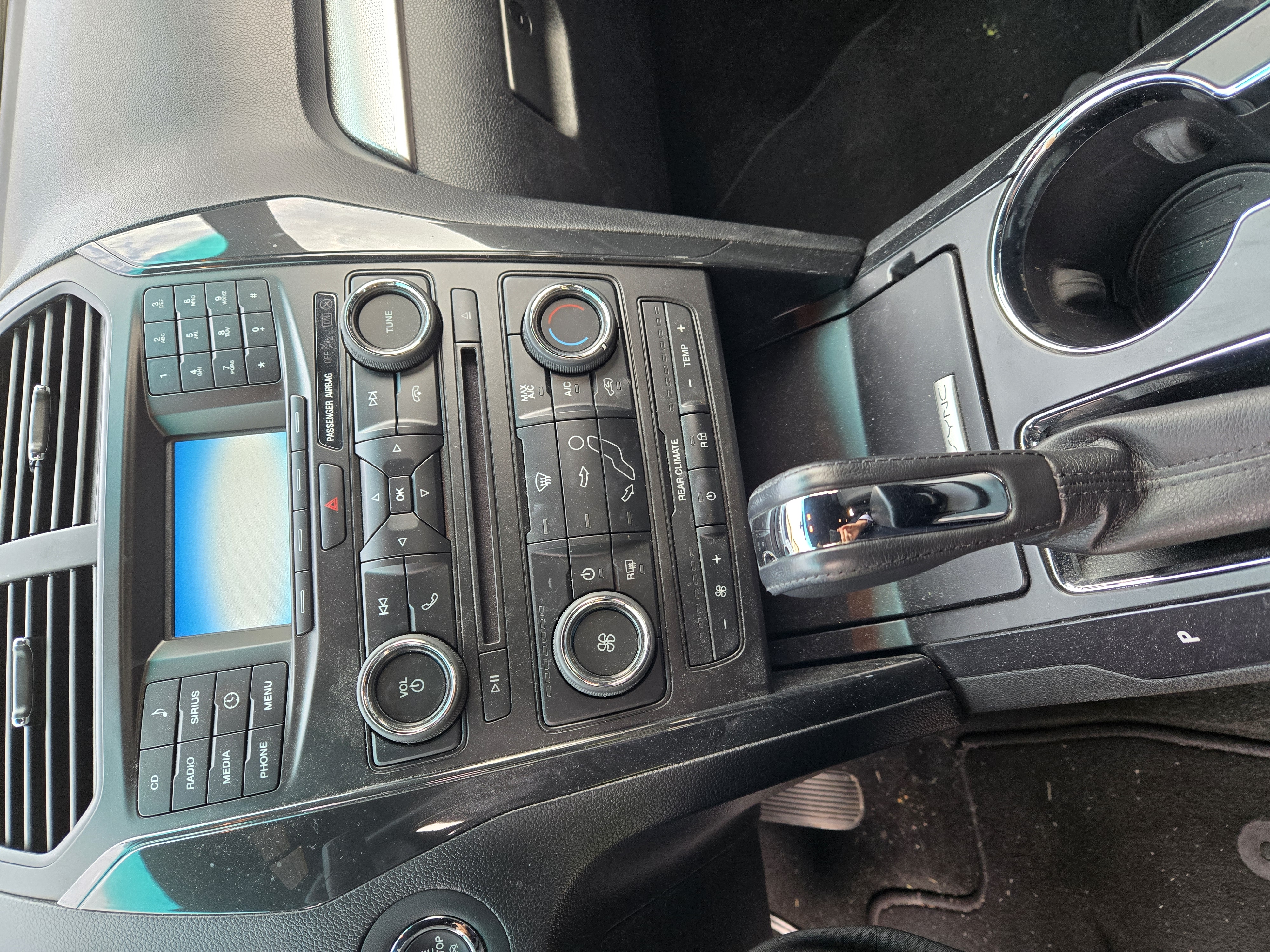 Used 2017 Ford Explorer XLT FWD image 9
