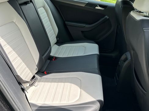 Used 2016 Volkswagen Jetta Sport FWD image 8