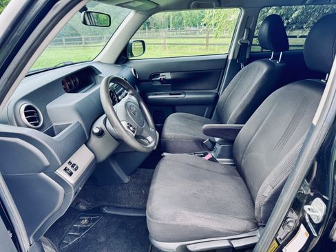 Used 2009 Scion xB FWD image 14