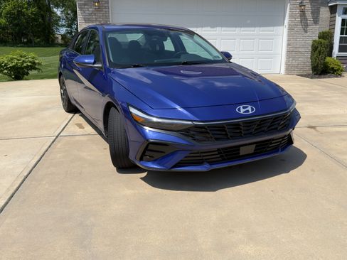 Used 2025 Hyundai Elantra Limited FWD image 1