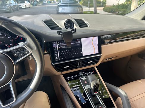 Used 2019 Porsche Cayenne image 12