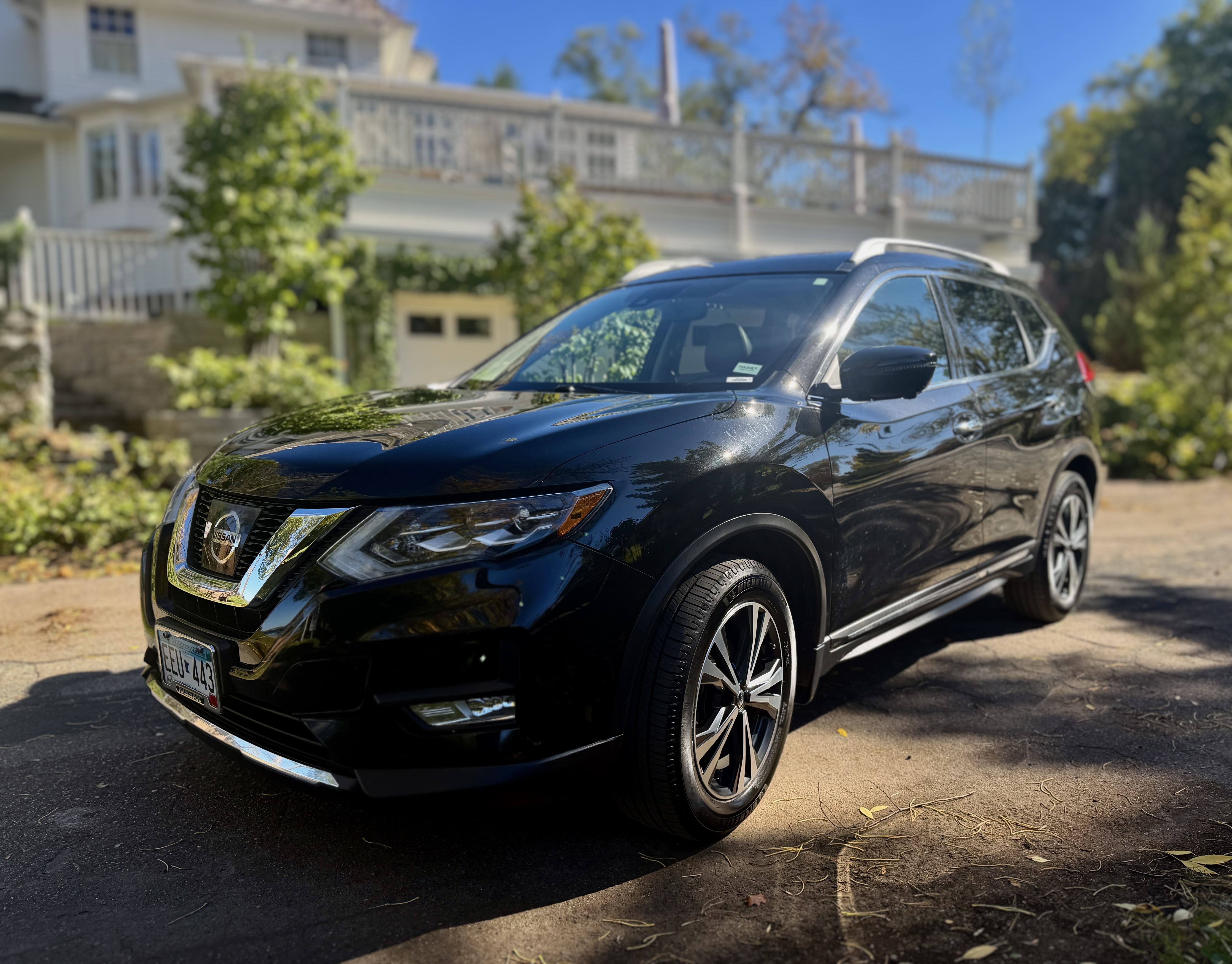 Used 2017 Nissan Rogue SL w/ SL Premium Package AWD/4WD image 2