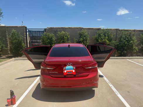 Used 2018 Hyundai Elantra SEL FWD image 11