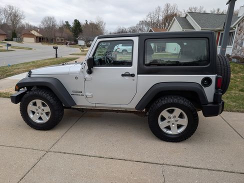 Used 2012 Jeep Wrangler Sport AWD/4WD image 2