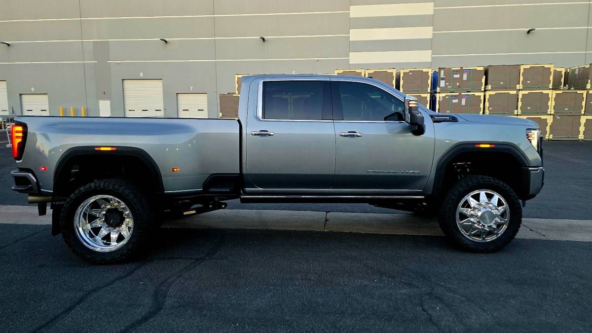 Used 2024 GMC Sierra 3500 Denali Ultimate AWD/4WD image 11