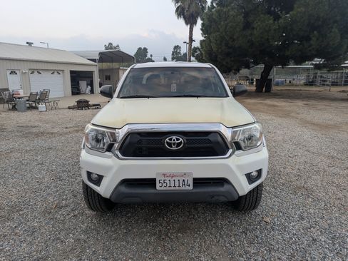 Used 2014 Toyota Tacoma PreRunner w/ SR5 Package image 6