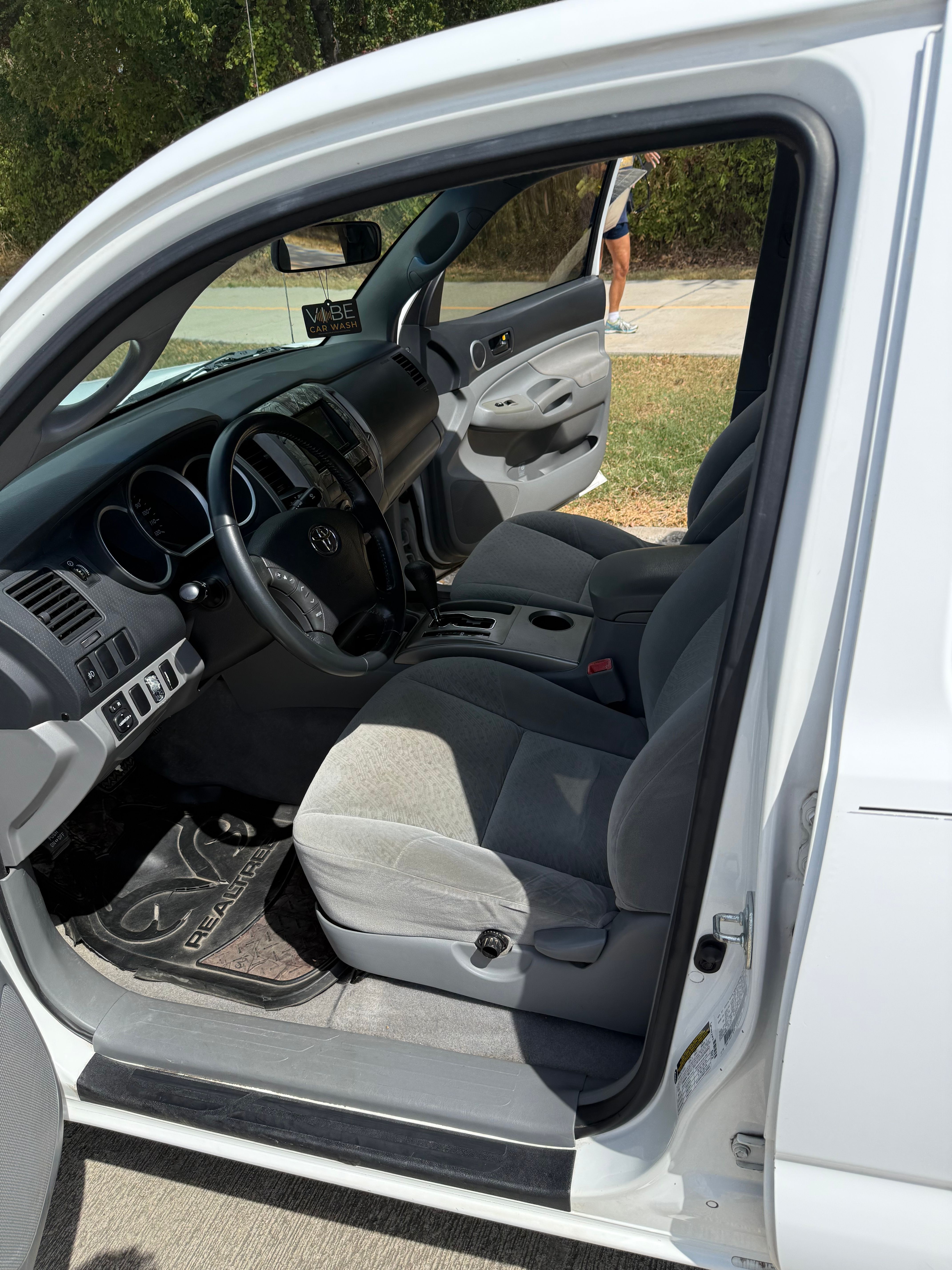 Used 2006 Toyota Tacoma PreRunner w/ SR5 Pkg #2 RWD image 5