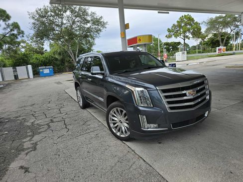 Used 2019 Cadillac Escalade Premium Luxury image 6