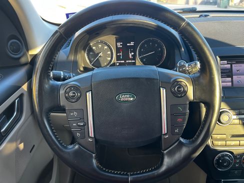 Used 2013 Land Rover LR2 HSE image 15