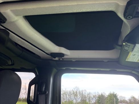 Used 2021 Jeep Wrangler Unlimited Sport image 17