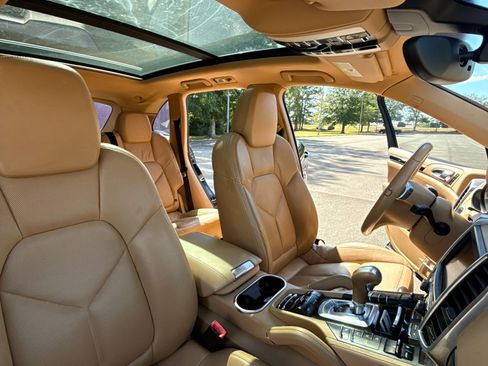Used 2012 Porsche Cayenne S image 11