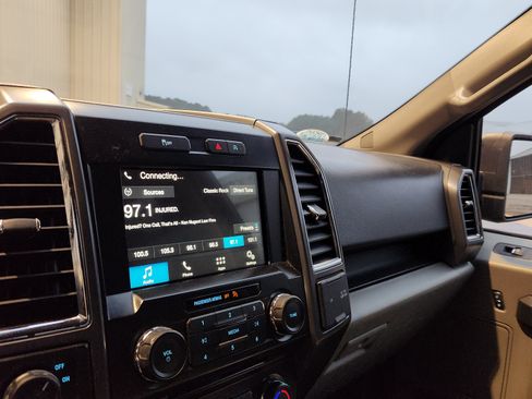 Used 2016 Ford F150 XLT w/ Equipment Group 302A Luxury image 15