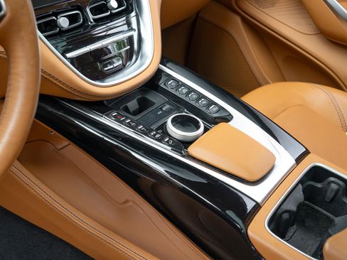 Used 2021 Aston Martin DBX AWD/4WD image 26