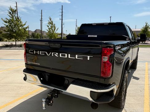 Used 2022 Chevrolet Silverado 2500 LT w/ Convenience Package AWD/4WD image 9
