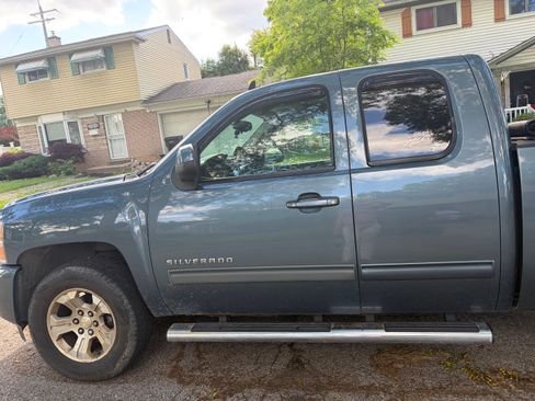 Used 2011 Chevrolet Silverado 1500 LT w/ All-Star Edition AWD/4WD image 4