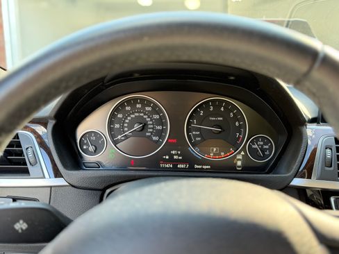 Used 2018 BMW 320i Sedan image 10