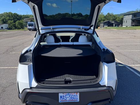 Used 2026 Tesla Model Y Performance AWD/4WD image 23