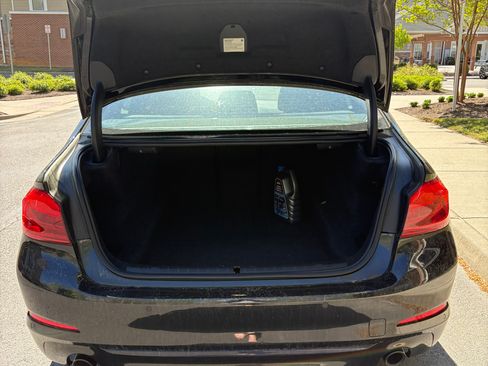 Used 2018 BMW 530i xDrive image 9