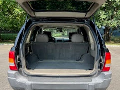 Used 2004 Jeep Grand Cherokee Laredo w/ Tan Your Hide Group image 10