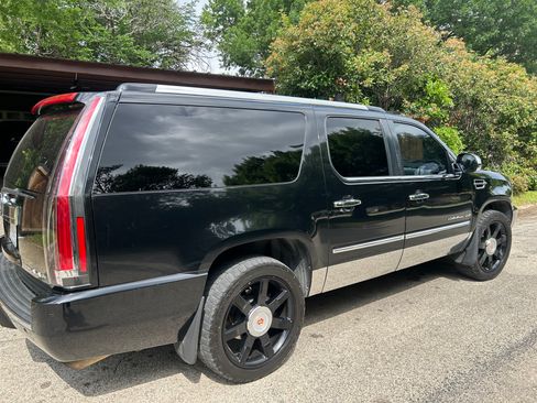 Used 2011 Cadillac Escalade ESV Premium AWD/4WD image 8