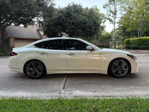 Used 2019 INFINITI Q70 Luxe w/ Sport Package RWD image 8