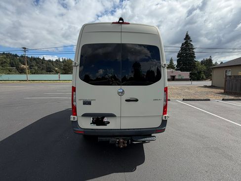 Used 2019 Freightliner Sprinter 144 RWD image 4
