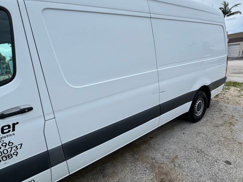 Used 2021 Mercedes-Benz Sprinter 2500 image 12