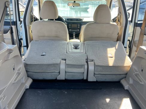 Used 2016 Nissan Rogue S image 12