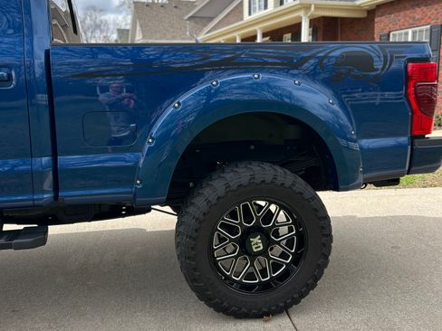 Used 2022 Ford F250 Lariat w/ Black Appearance Package image 8