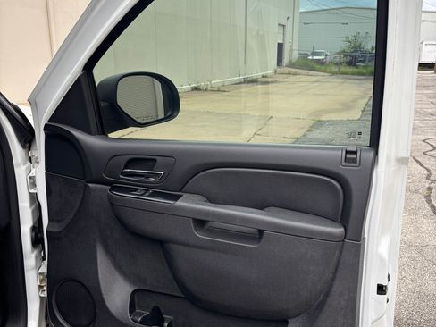 Used 2010 Chevrolet Suburban 2500 LS AWD/4WD image 12