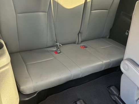 Used 2020 Toyota Highlander XLE FWD image 14