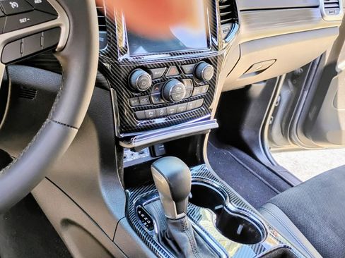 Used 2019 Jeep Grand Cherokee Altitude image 17